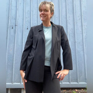 MaxMara Light Wool Black  Blazer, size 14 (European 44)